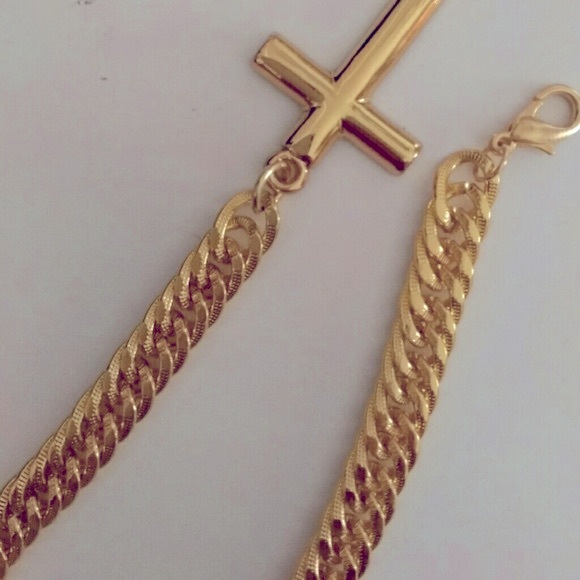New Beautiful gold tone cross dangling bracelet - Picture 4 of 4